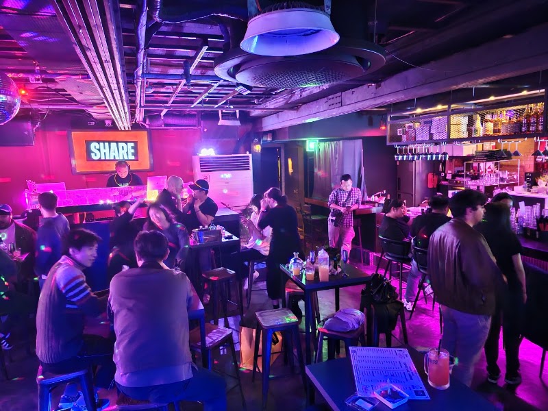QUEEN DUMB Hongdae
