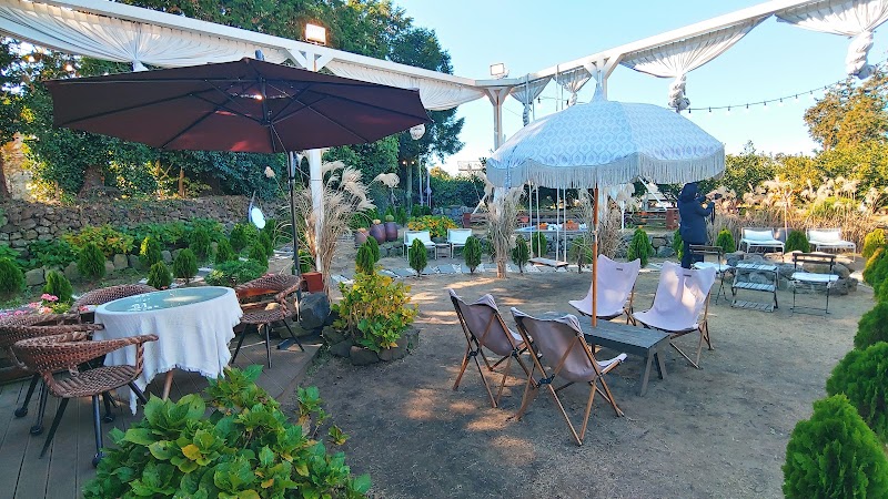 Aewol Beachfront Bars