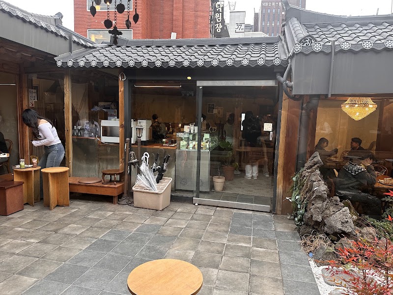 Hanok Langsom Ikseon